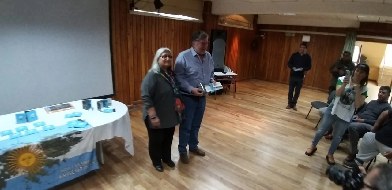 En un emotivo homenaje, los ex combatientes de Malvinas recibieron sus medallas conmemorativas