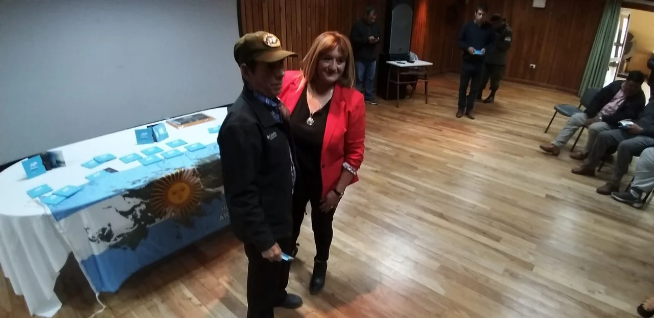 En un emotivo homenaje, los ex combatientes de Malvinas recibieron sus medallas conmemorativas