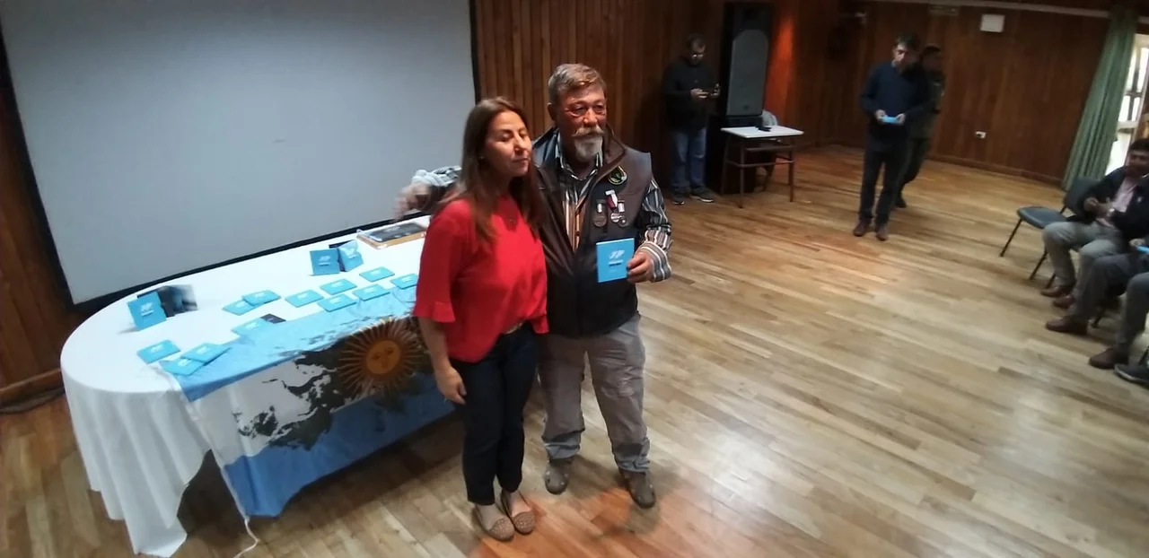 En un emotivo homenaje, los ex combatientes de Malvinas recibieron sus medallas conmemorativas