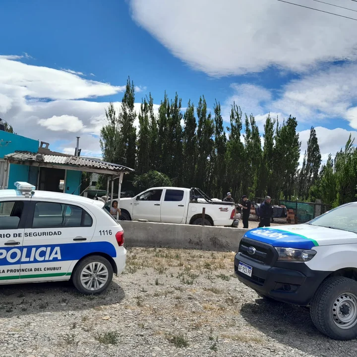 Secuestran armas y municiones en allanamiento por caza ilegal y venta clandestina de carne