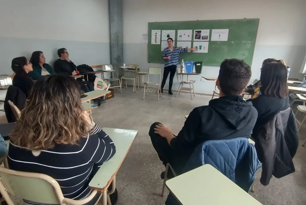 Presentan el Recursero Ambiental: Una nueva herramienta para educadores en Esquel
