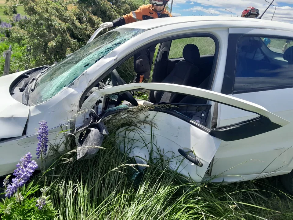 Hizo una mala maniobra y chocó con una camioneta