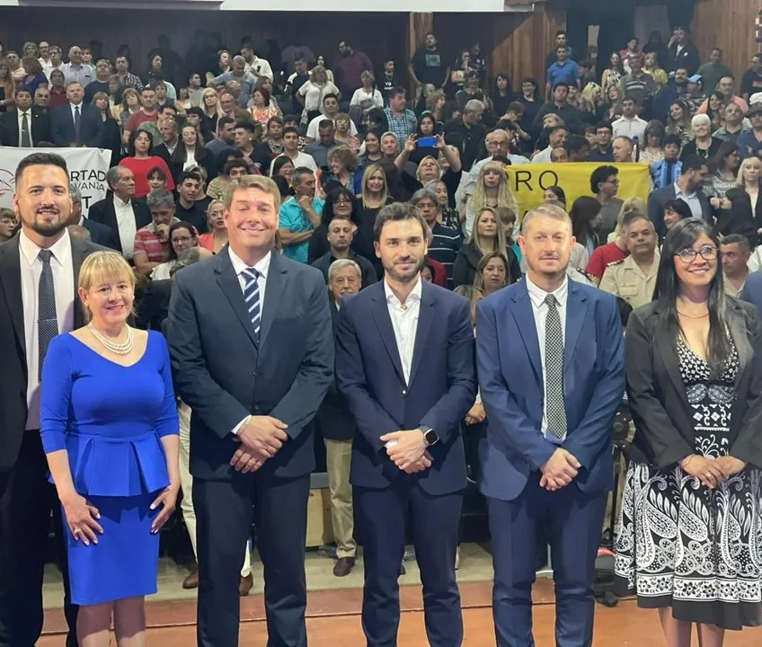 Torres acompañó a Damián Biss en la asunción de su nuevo mandato como intendente de Rawson