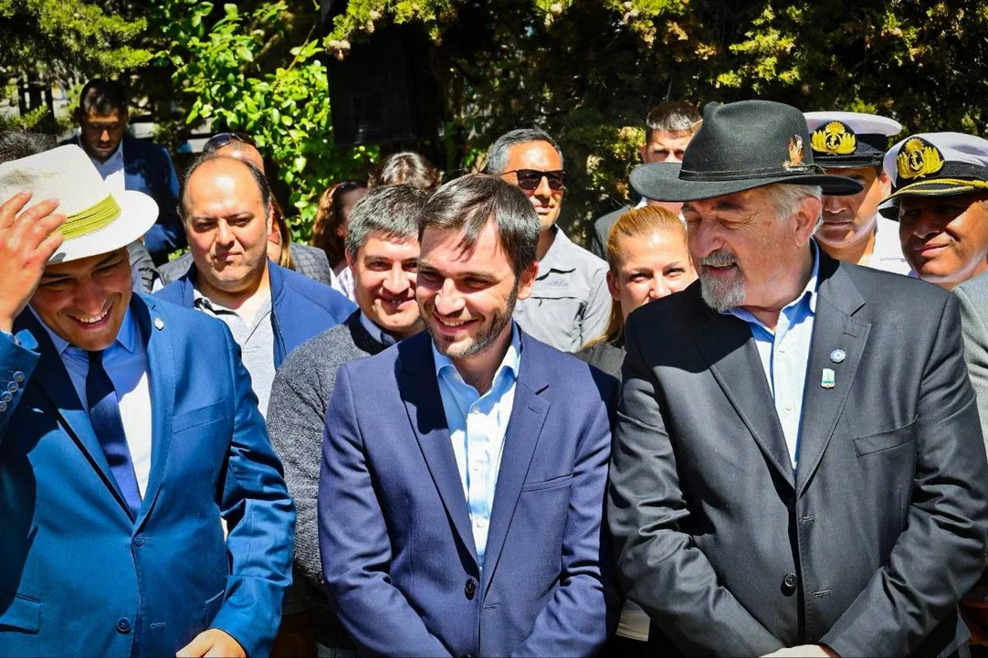 Torres en el acto por el Día del Petróleo: "Debemos defender juntos nuestros recursos”