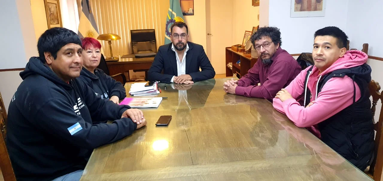 Municipales de Esquel buscan acordar una agenda de trabajo en común con el intendente