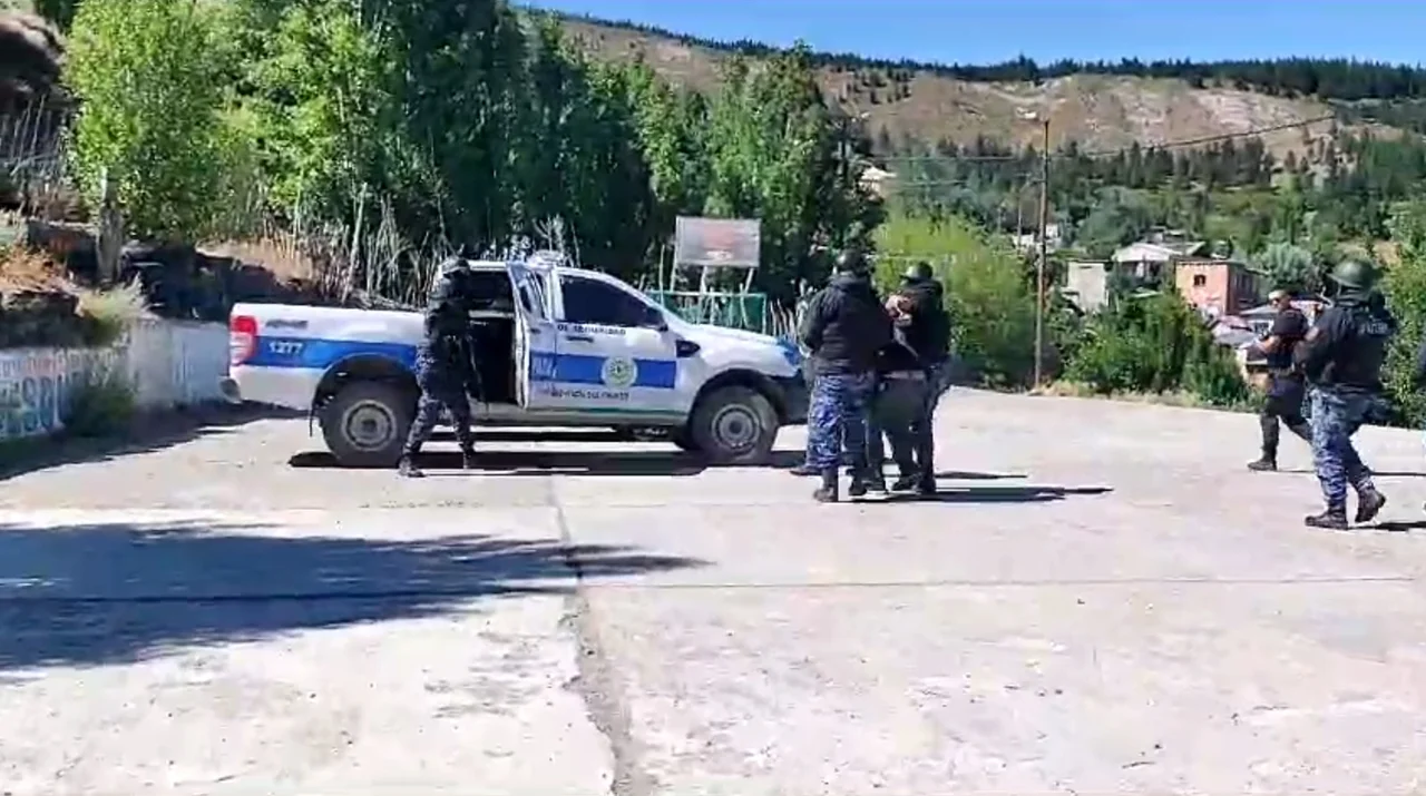 Un hombre armado mantuvo como rehén a su pareja y bebé y provocó un fuerte operativo policial