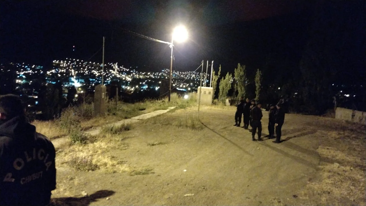 Un hombre armado mantuvo como rehén a su pareja y bebé y provocó un fuerte operativo policial