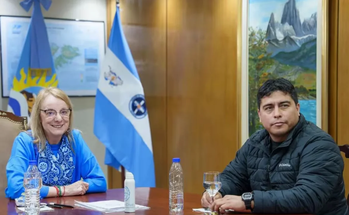 El gobernador de Santa Cruz anunció que no le pagará el sueldo a Alicia Kirchner