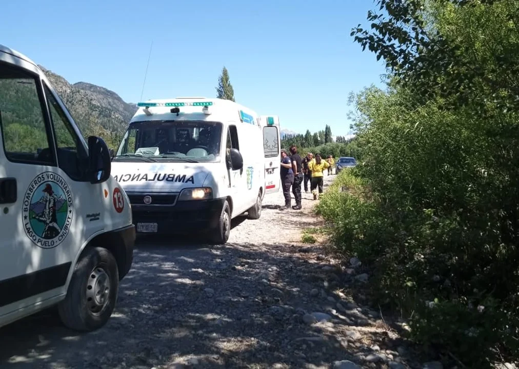 Tragedia en Lago Puelo: Mujer policía muere ahogada al intentar salvar a sus hijos