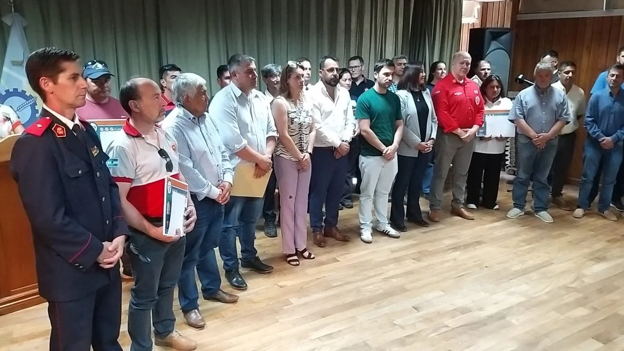 EN VIVO: El Gobernador Ignacio Torres entrega aportes en Esquel para municipios y bomberos