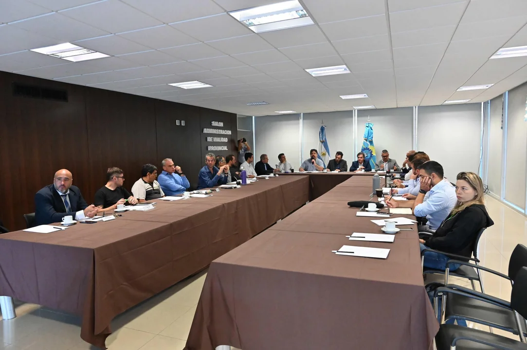 Ignacio Torres realizó la primera reunión de gabinete del año en Esquel