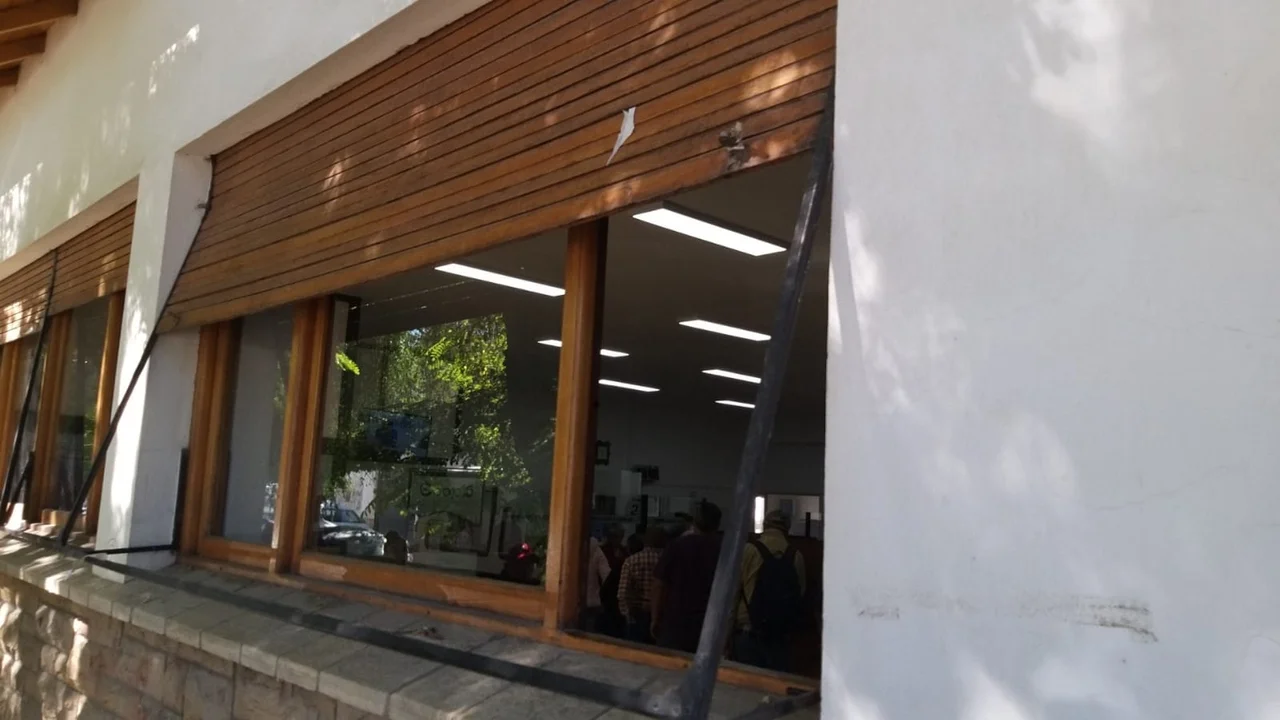 Intento de robo en la Coop 16: La rápida intervención policial evitó que se lleven elementos