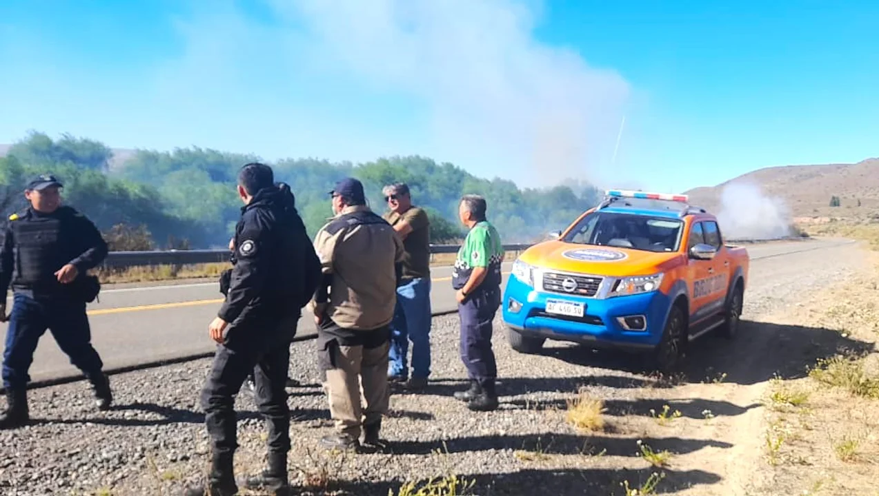 Lograron sofocar un incendio de pastizales entre Esquel y Tecka