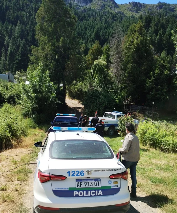 Un ciclista murió al caer con su bicicleta y golpear contra un tronco