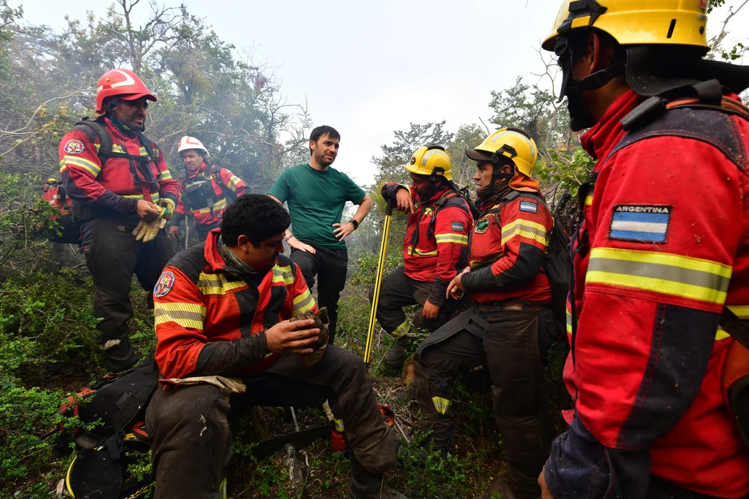 Torres gestionó ante Nación 1.500 millones de pesos para combatir el incendio en el Parque Los Alerces