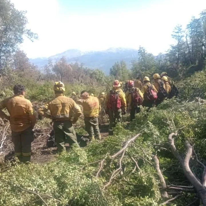 El fuego continúa activo y ya son 7597 las hectáreas afectadas