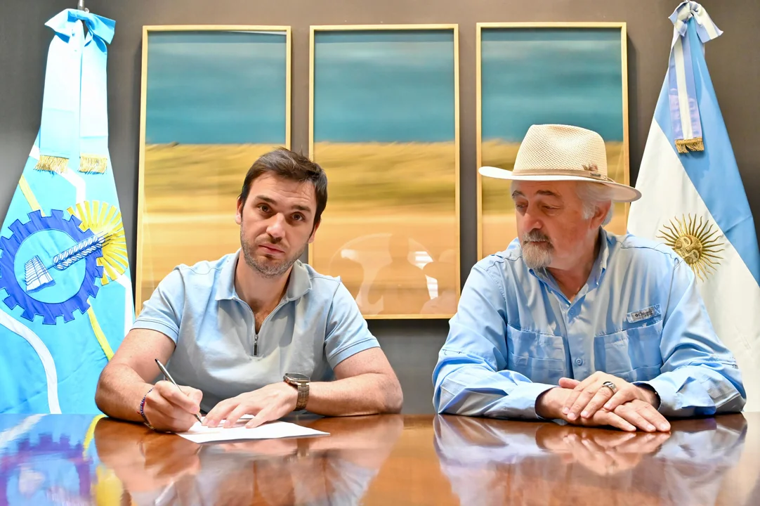 El Gobernador Torres y el Intendente Macharashvili firman planteo judicial por subsidio al transporte
