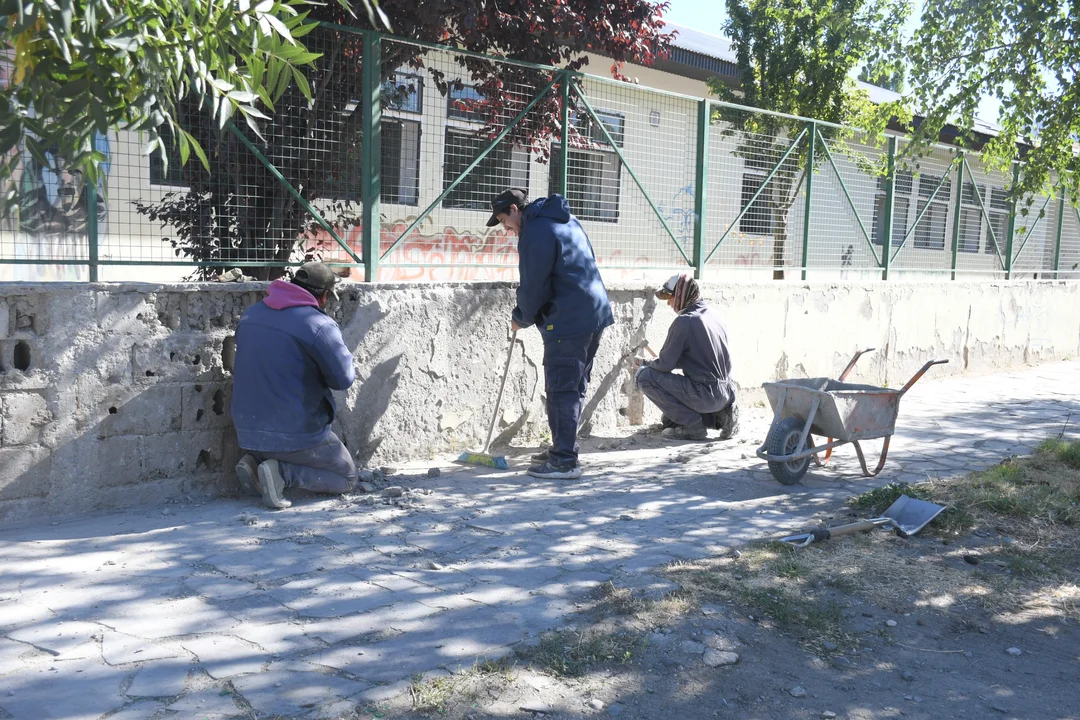 El Municipio de Esquel realizó el mantenimiento de 25 escuelas durante el verano