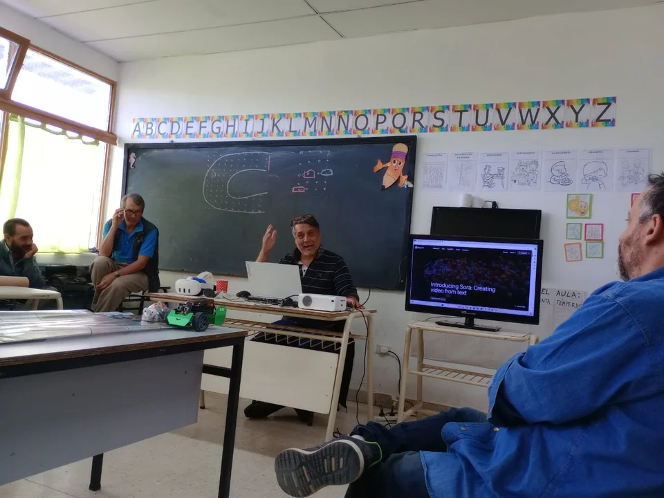 Se realizó la primera capacitación de robótica educativa en la Escuela 200