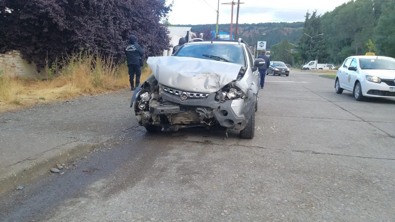 Mañana accidentada: fuerte choque con importantes daños materiales
