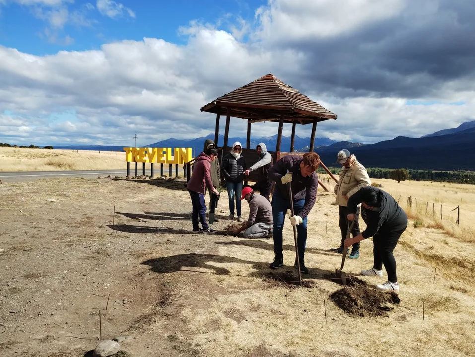 Instalaron un "banco gigante" para apreciar el paisaje de Trevelin
