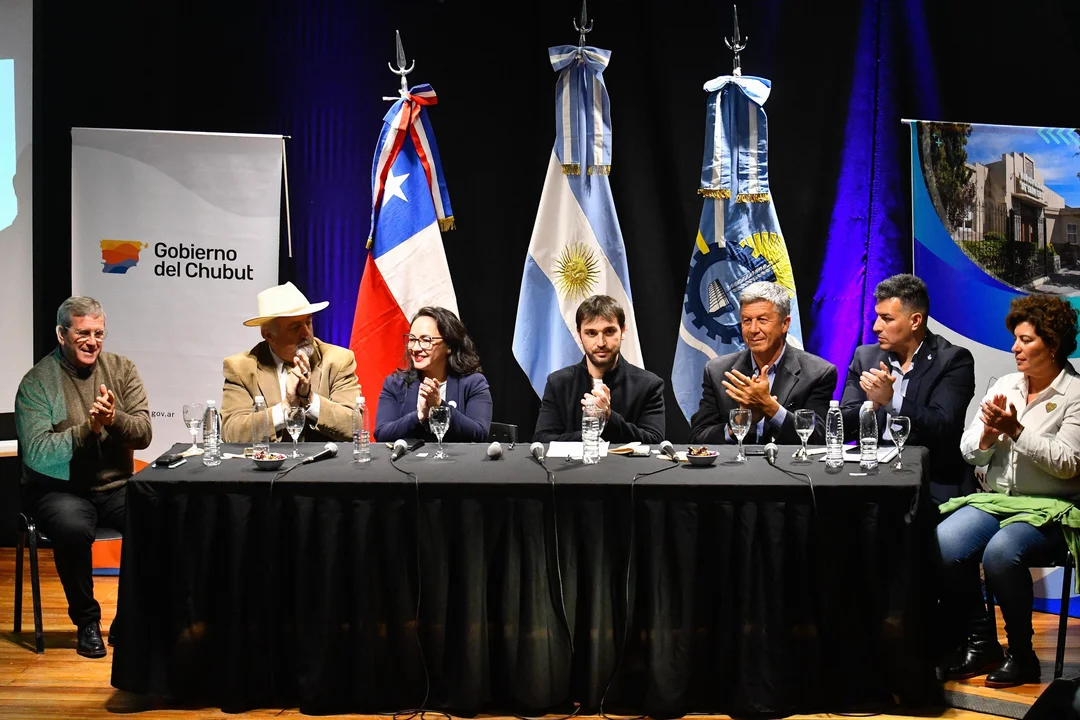 Torres y la gobernadora de Aysén reclamaron en conjunto por la obra del Corredor Bioceánico