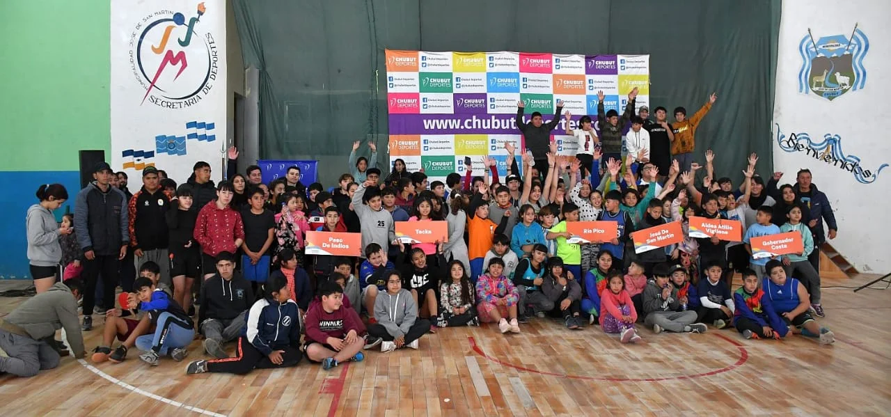 Más de 350 jóvenes participaron de los Juegos Comunales en José de San Martín y Gobernador Costa