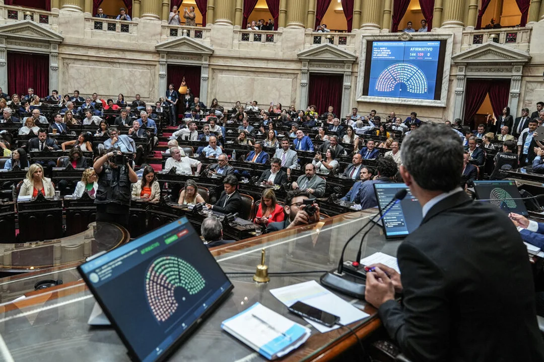 Detalles de la Ley Bases: Privatizaciones, emergencia pública y reforma laboral en discusión