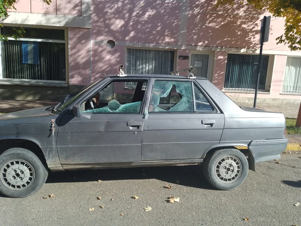 Detienen a una mujer que golpeó a su pareja en pleno centro de Esquel