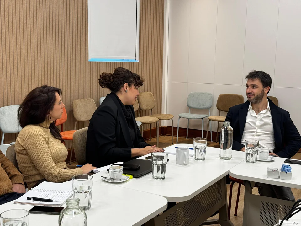 Torres firmó un acuerdo para fortalecer la educación y la transparencia institucional en la provincia