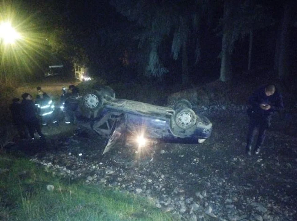 Se quedó sin frenos cuando bajaba del cerro Piltriquitron y dio varios tumbos