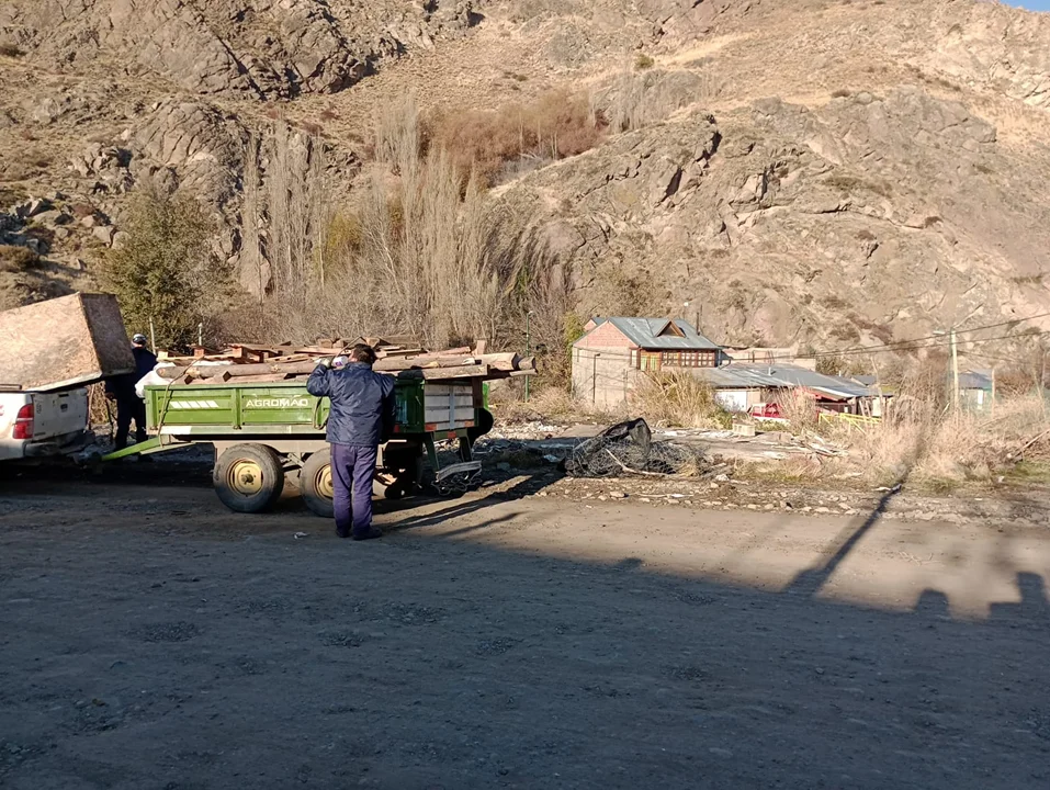Desarmaron una construcción ilegal en la costa del Arroyo Esquel
