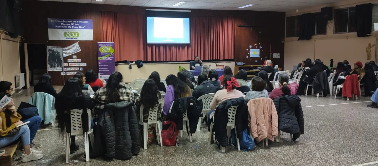 Esquel y Trevelin fueron sede de las jornadas de capacitación sobre literatura patagónica