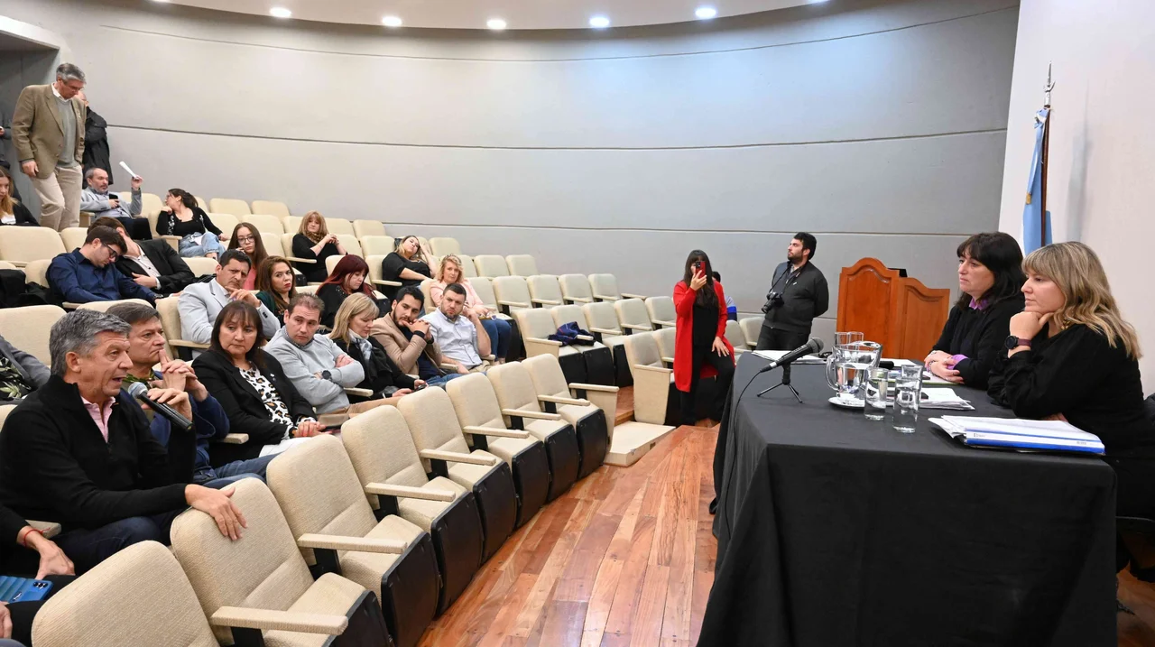 Empleados de Radio Nacional Esquel llevaron a la Legislatura su rechazo a la posible privatización