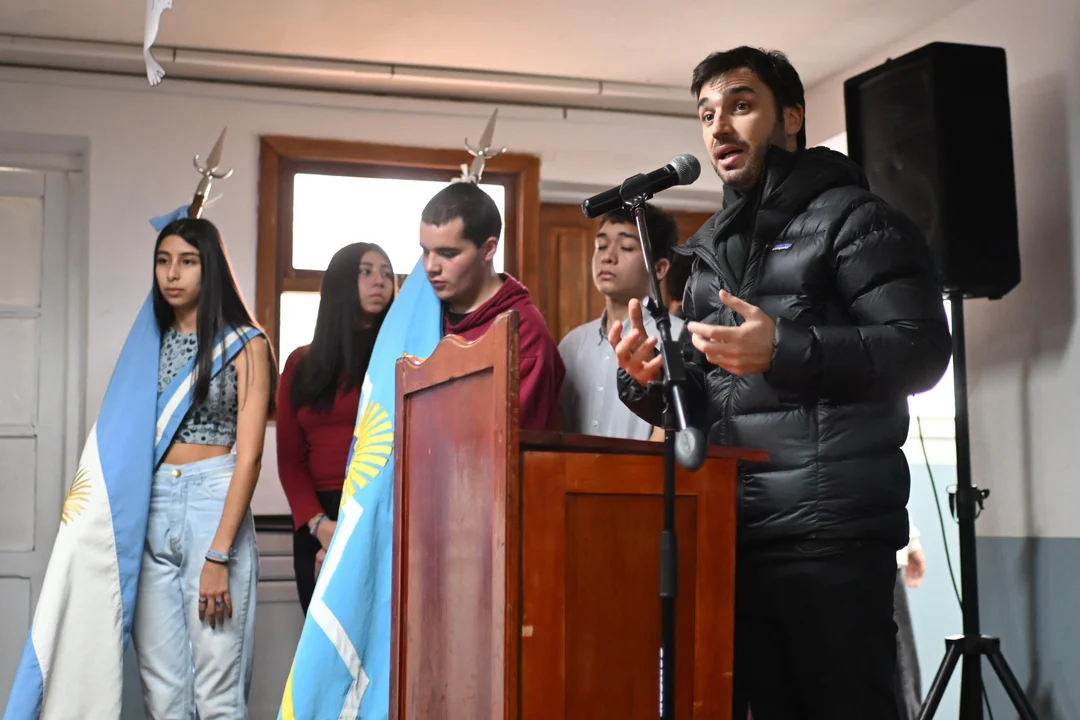 El gobernador de Chubut firmó el inicio de obra de la escuela N°779 de Corcovado