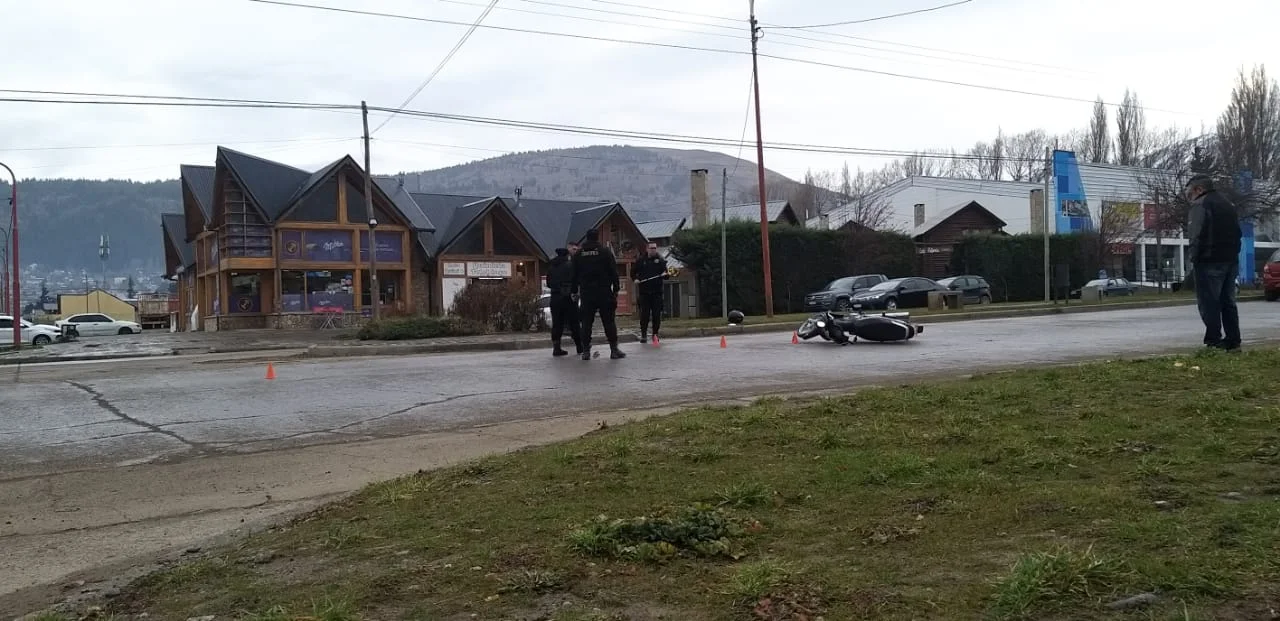 Un motociclista fue trasladado al hospital tras accidente con un auto