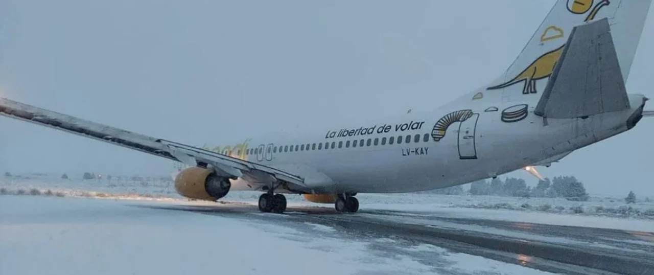 Despistó un avión al aterrizar en Bariloche y hubo temor en los pasajeros