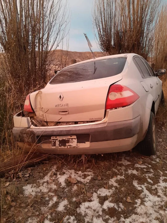 Conductora perdió el control del auto y despistó sobre la Ruta 259