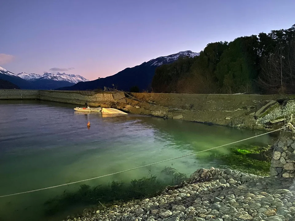 Alarma en Lago Puelo: se hundió el muelle