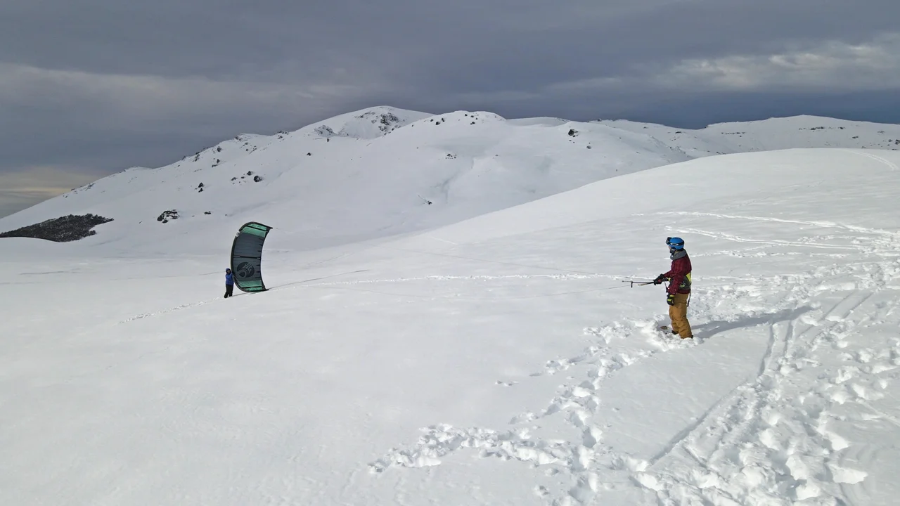 Sierra Colorada es un potencial destino para el desarrollo del Snow Kite