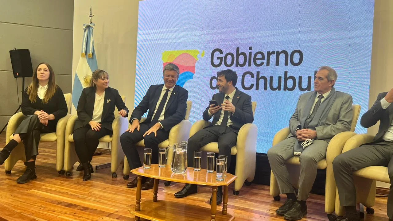 Con la presencia de María Eugenia Vidal se presentó la Ley de Educación Financiera en Chubut