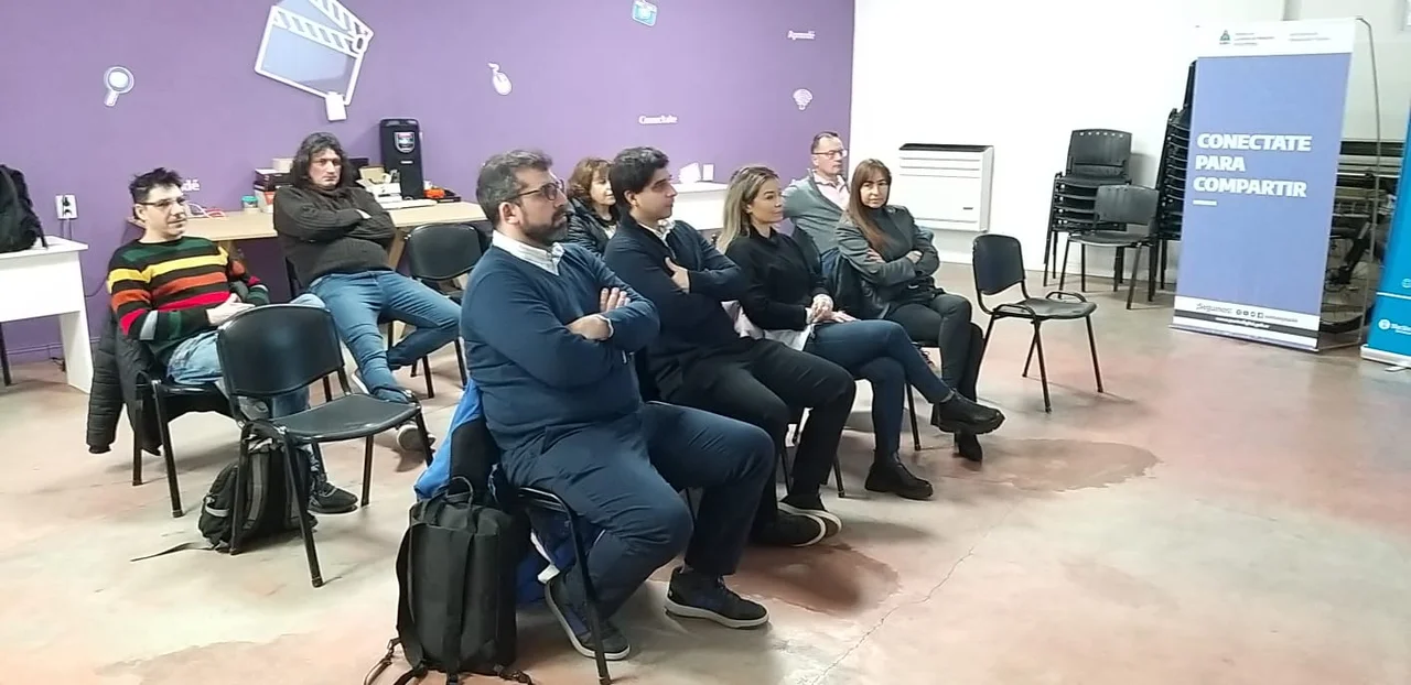 Funcionarios y concejales de Esquel fueron capacitados en el uso de inteligencia artificial