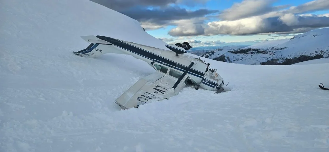 Accidente aéreo en Cerro Chapelco: avioneta Cessna 182 se estrella sin esquiadores