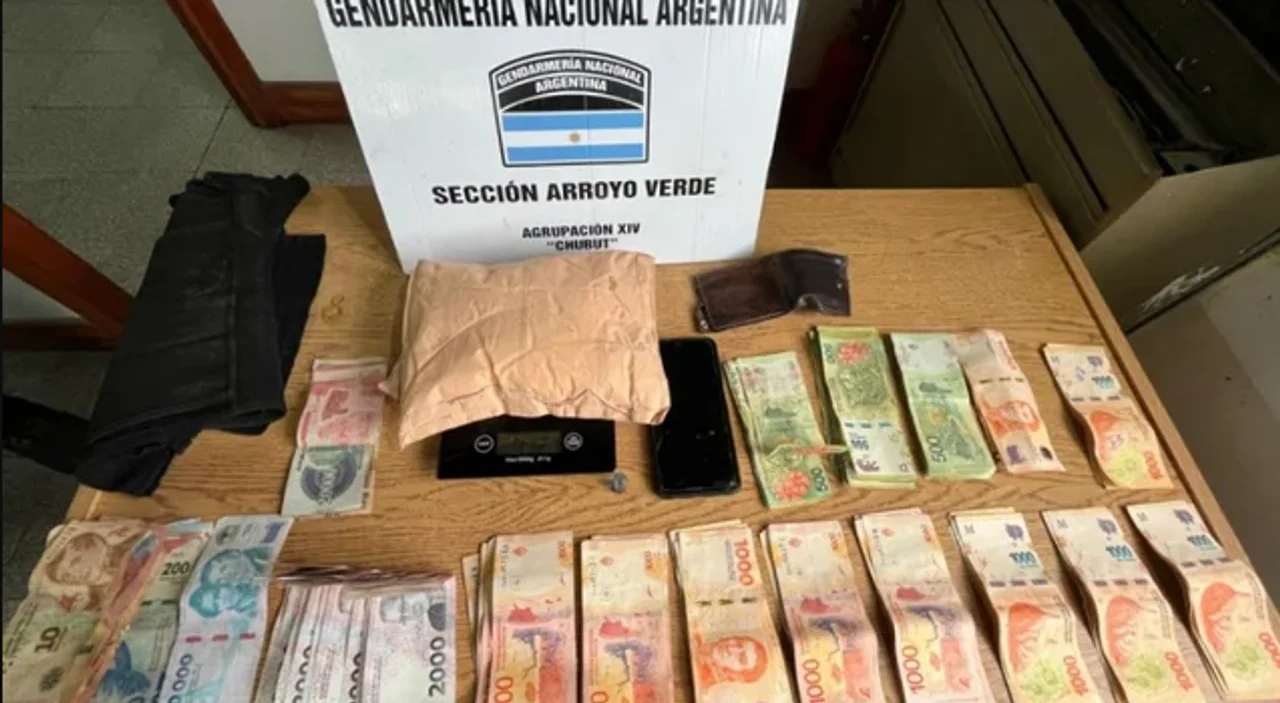 Detuvieron a un pasajero que viajaba a Chubut con más de un kilo de cocaína adosada al cuerpo