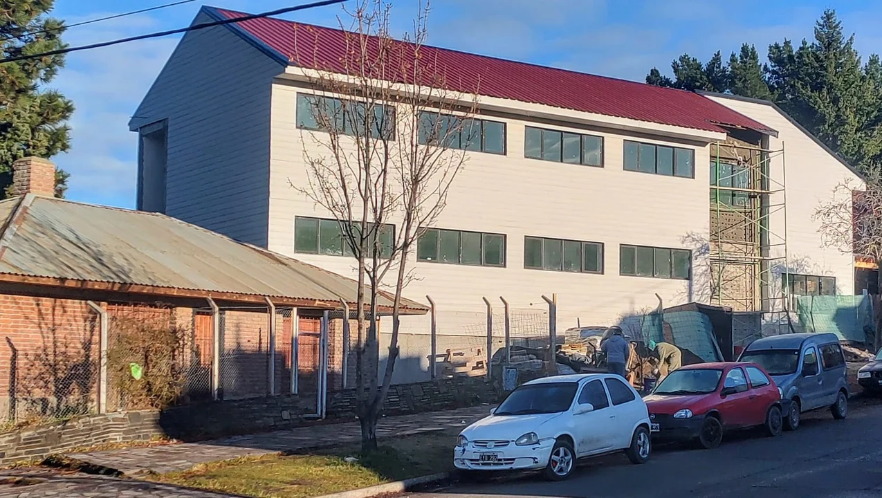 Avanza la obra de ampliación de más de 500 metros cuadrados en la Escuela 767
