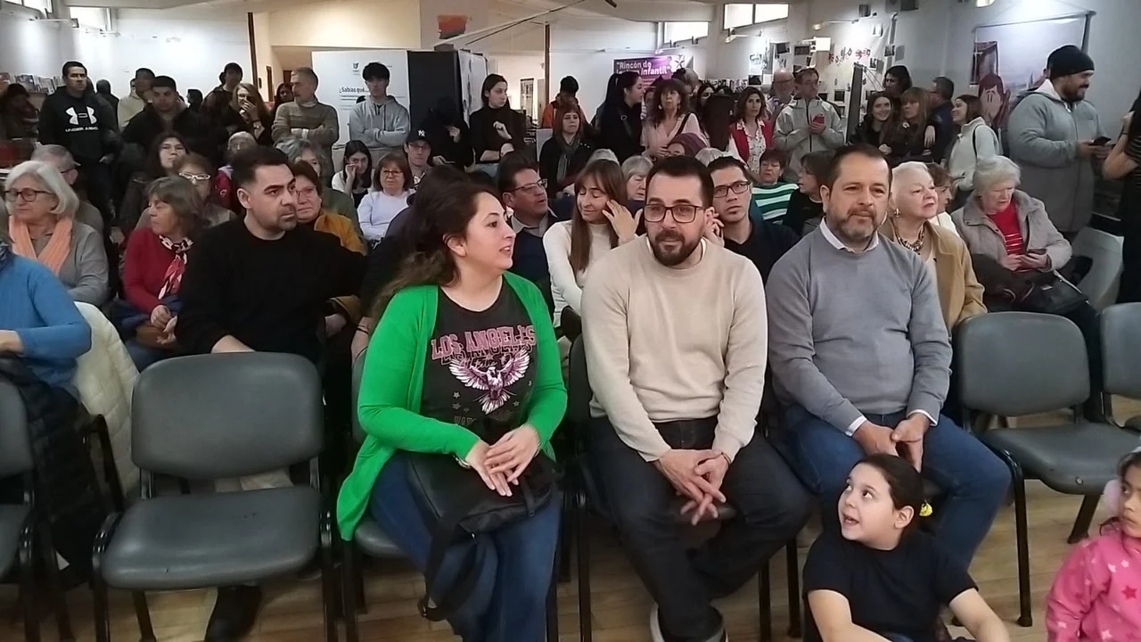Con una gran convocatoria comenzó la primera Feria del Libro en Esquel