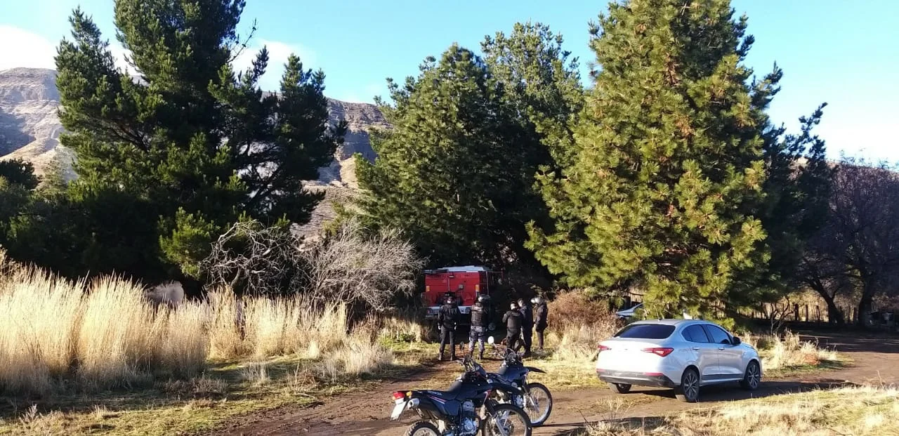 Alarma por incendio de galpón en una chacra de Esquel