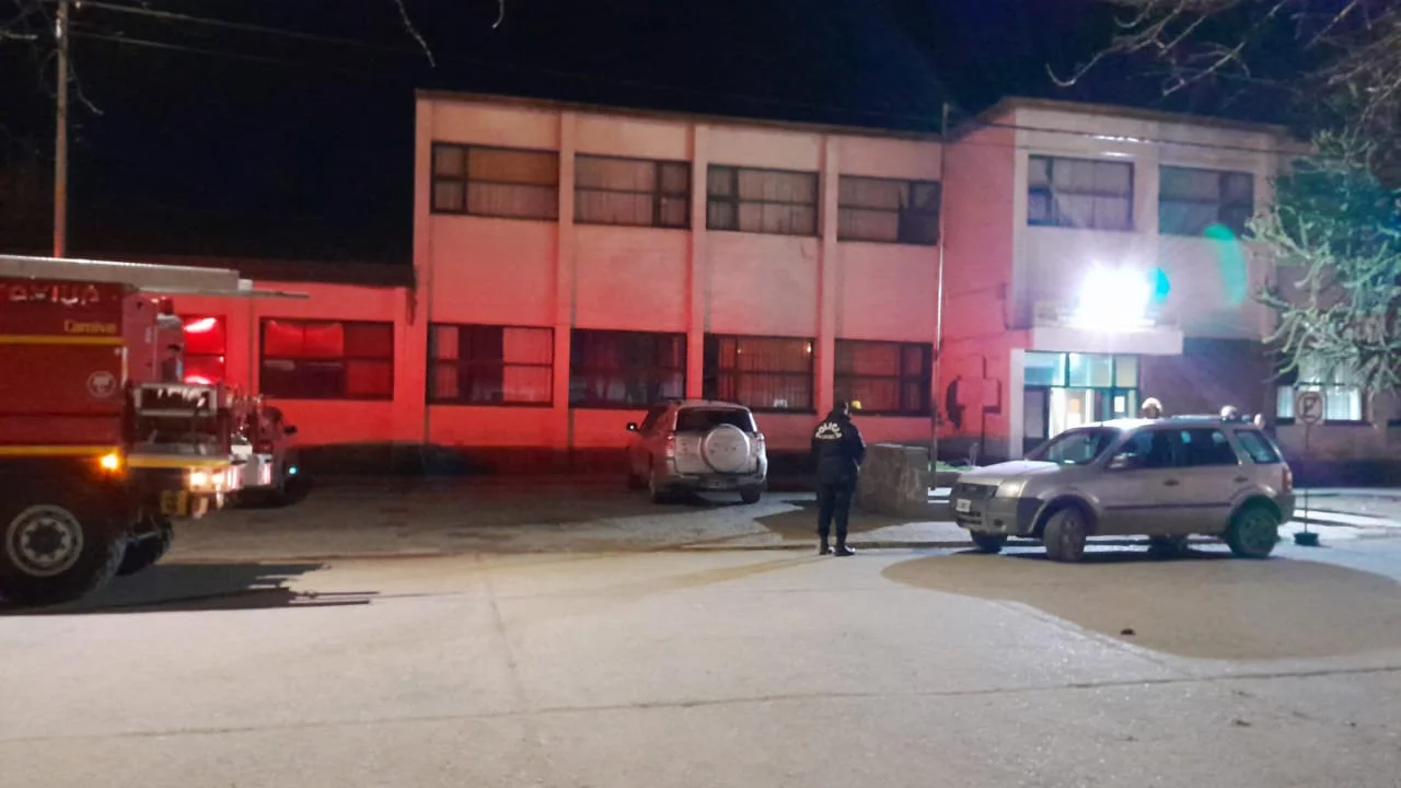 Alarma y evacuación en la escuela 708 por una falla eléctrica