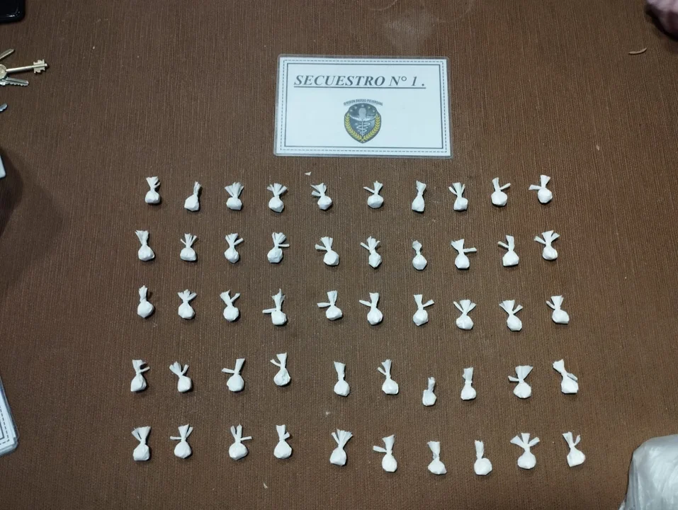 Desbarataron una banda de narcomenudeo en Chubut: secuestraron cocaína y 4 millones de pesos
