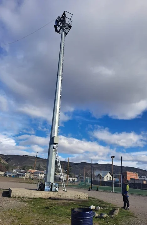 La cancha de Belgrano de Esquel cuenta con nuevas luminarias LED